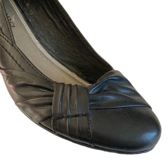 GIOVANNA black leather slip-on Wedge heels Size 6 AU - Picture 4 of 11
